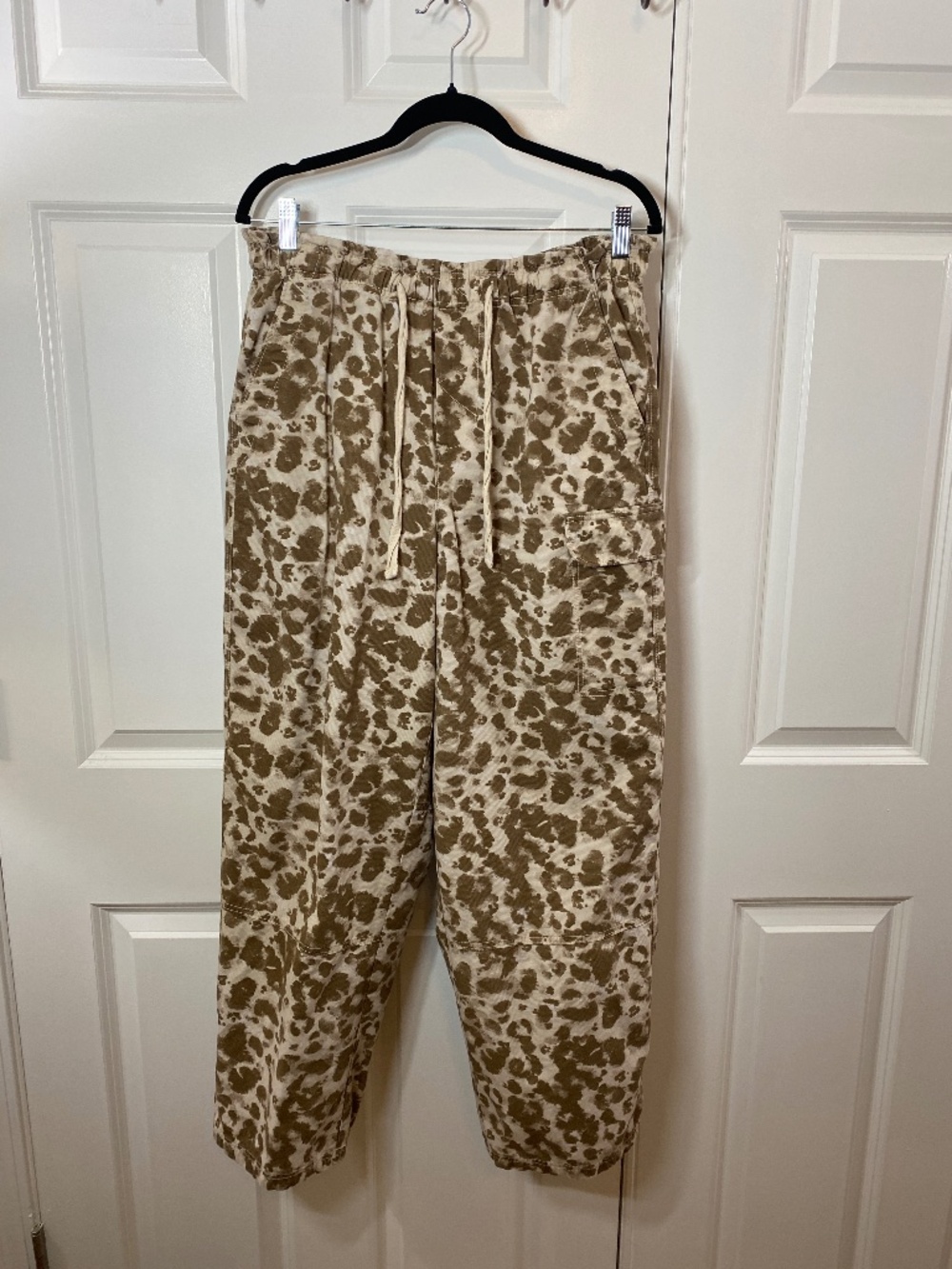 Logo Animal Print Wide Leg Cargo Pants Medium